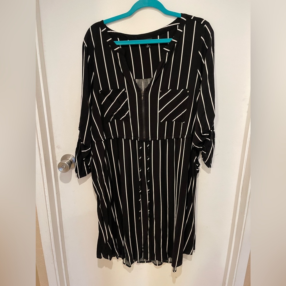 Striped dress with tie waist and pockets